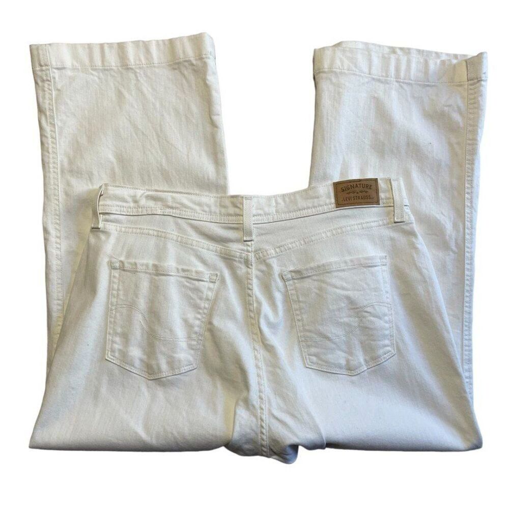 Levi Strauss Women's High Rise Wide Leg Crop Button Fly Off White Denim Size 14 - Picture 6 of 12
